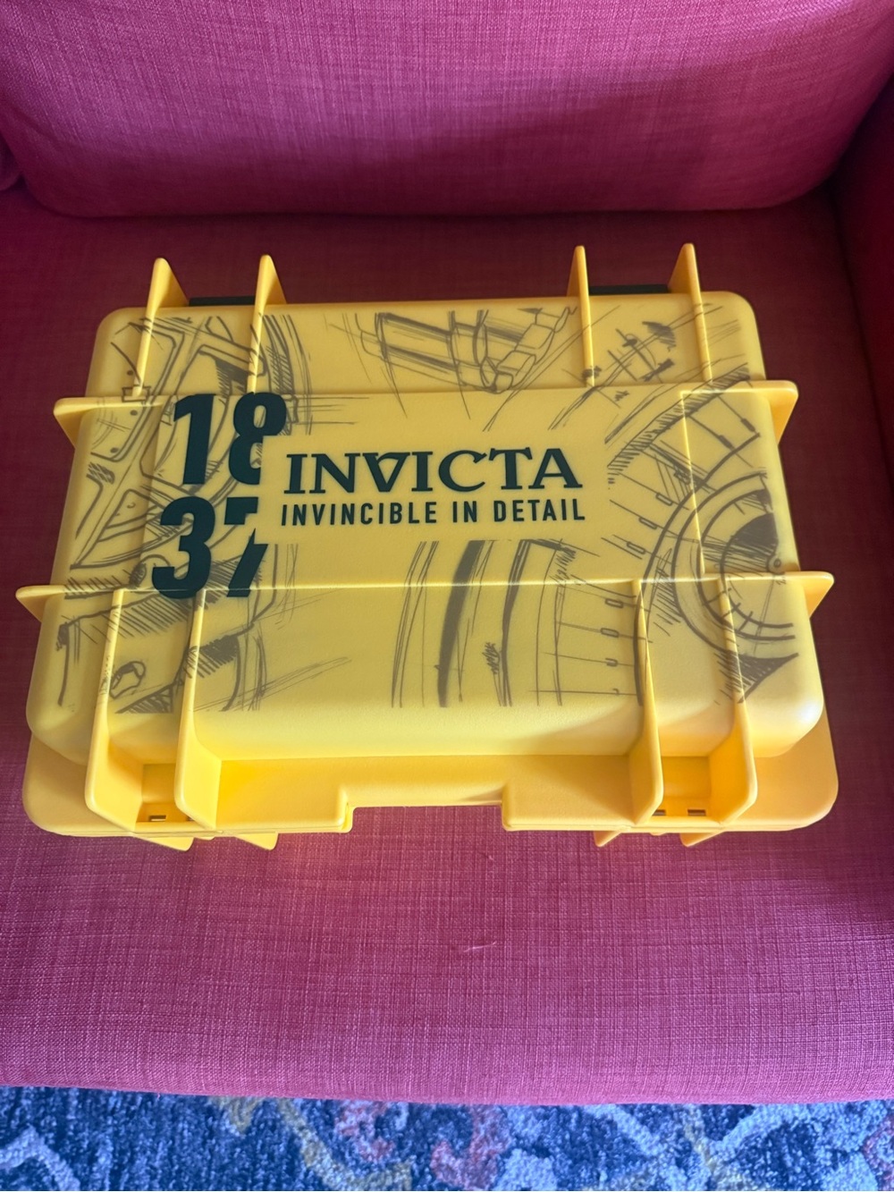 Invicta Watch Case With 8 Men’s Watches - Picture 3 of 11